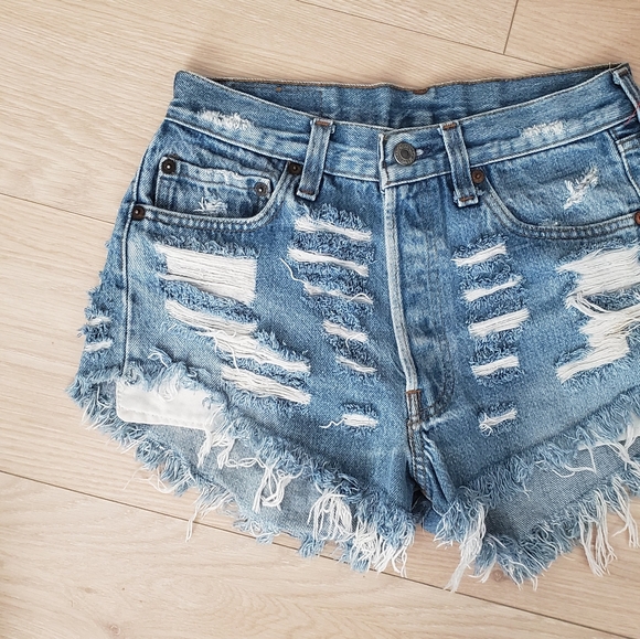 Levi's 501 Super Distressed Jean Shorts - Picture 3 of 7